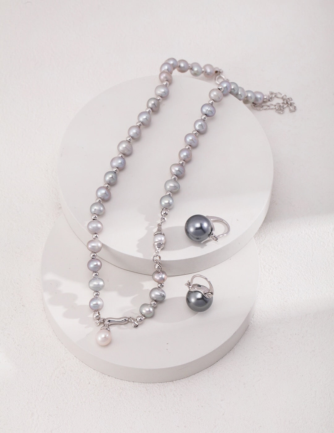 Elegant Gray Pearl Necklace