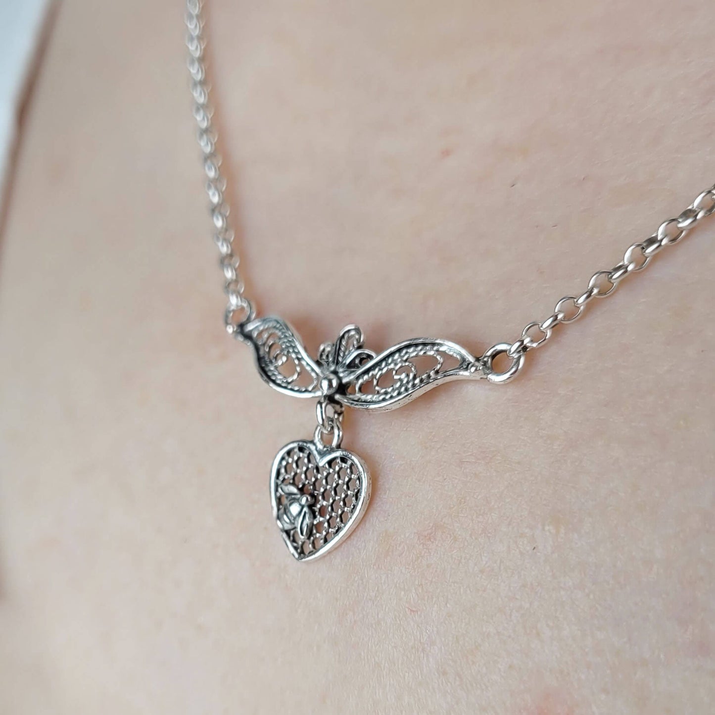 Filigree Art Bee On The Heart Women Silver Choker Necklace