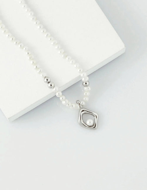 Minimalist Geometric Irregular Pendant Pearl Necklace