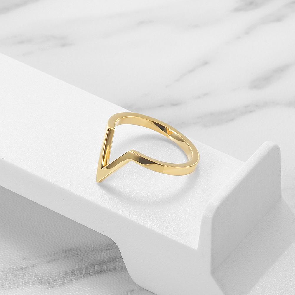 V-Shape Geometric Outline Ring