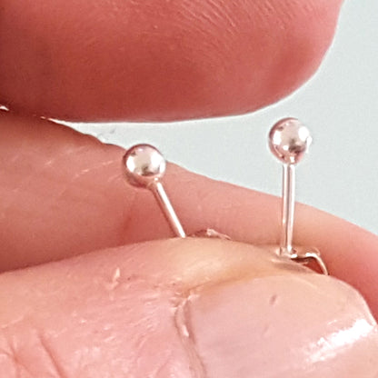 925 Sterling Silver Solid Ball-Shaped Stud Earrings (4mm)