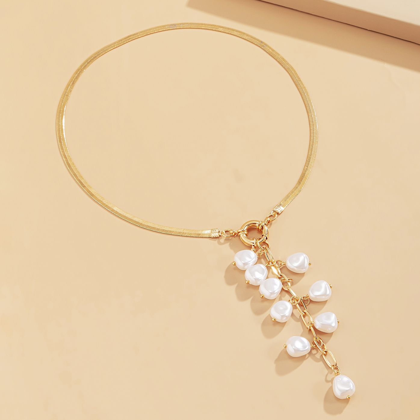 Faux Pearl Pendant Necklace